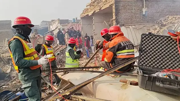 Fabrikada Patlama 15 Ölü