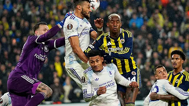 Fenerbahçe Kadıköy'de Yıkıldı! Aston Villa'ya 1-0 Mağlup Oldu