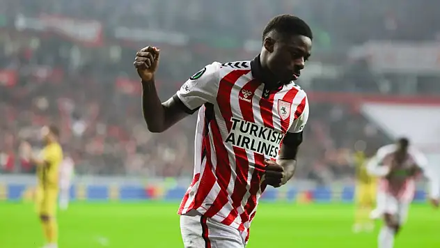 Fenerbahçe, Musaba'nın lisansını çıkardı