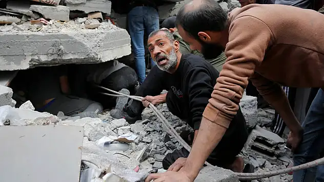 Gazze'de can kaybı 71 bin 654'e yükseldi