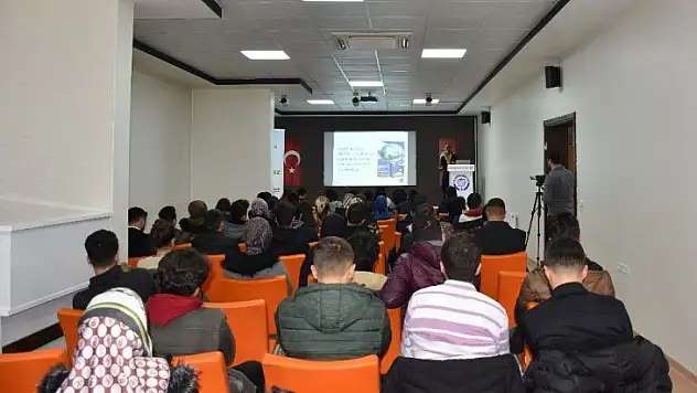 Gençlere motivasyon semineri verildi
