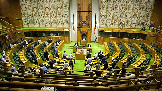 Gine'de hükümet istifa etti