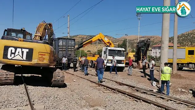 Gölbaşı'nda yük vagonu raydan çıktı