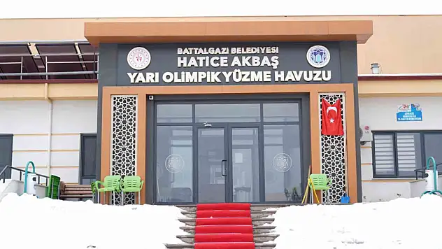 Göztepe Hatice Akbaş Yarı Olimpik Yüzme Havuzu'nda yeni dönem eğitimleri