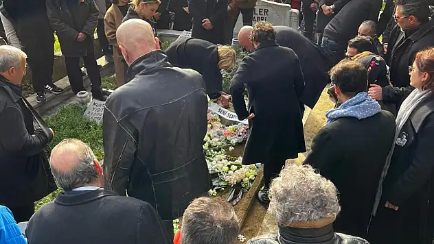 Haldun Dormen Edirnekapı Mezarlığı'nda toprağa verildi