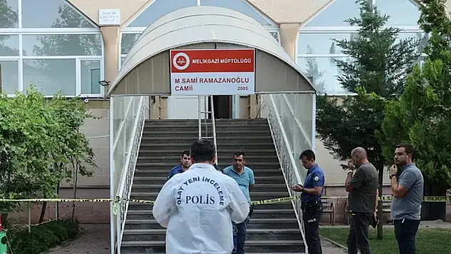 İkindi Namazında Kan Döküldü! Cami Avlusunda Cinayet