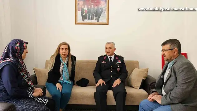 İl Jandarma Komutanı Ali Yıldız ve eşi, şehit annelerini yalnız bırakmadı