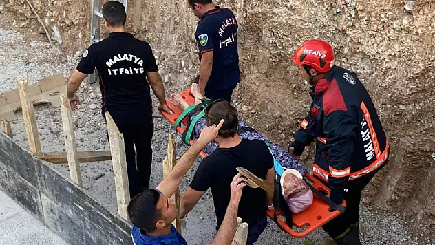 İnşaat Temeline Düşen Kadın İtfaiye Tarafından Kurtarıldı