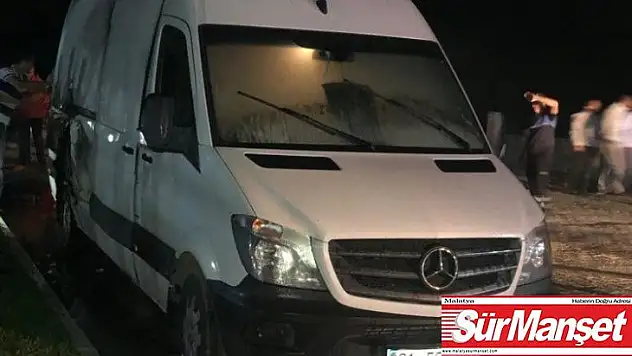 İrem Derici konseri sonunda havai fişek arabasında patlama