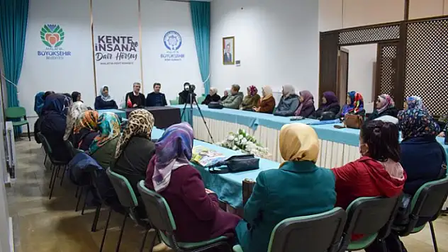 Kadın Meclisi Yardımlaşma ve Gönüllülük Konulu Program Düzenlendi