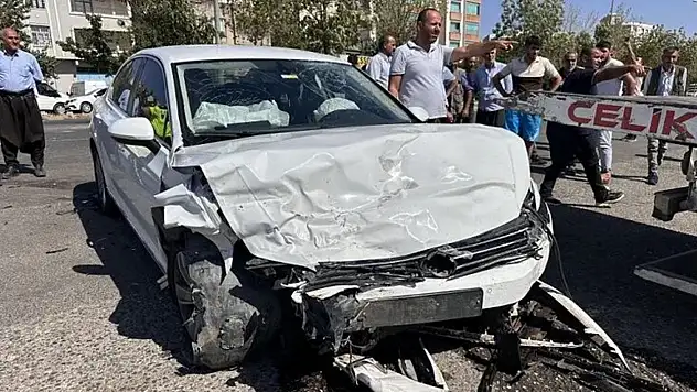Kafa Kafaya Çarpışan Araçlardan Acı Haber 1 Ölü 4 Yaralı
