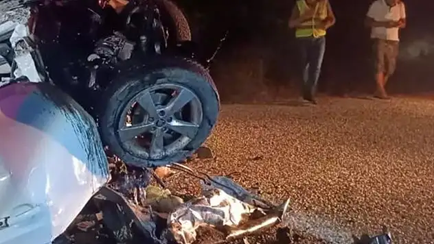 Kafa Kafaya Çarpışan Araçlarda Feci Son 6 Ölü