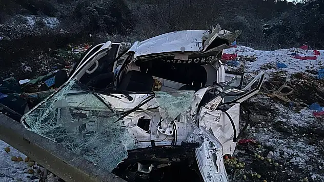 Kamyonet Takla Attı Baba Ve Oğlu Yaralandı