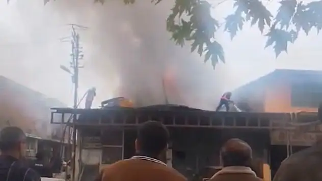 Kaporta atölyesinde yangın