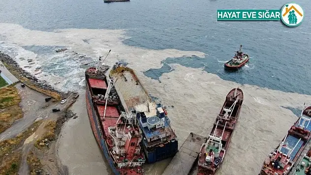 Kartal'da halatı kopması sonucu başka bir gemiye çarpan gemi, drone ile havadan görüntülendi.