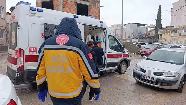 Kavgada bacağından bıçaklanarak yaralandı