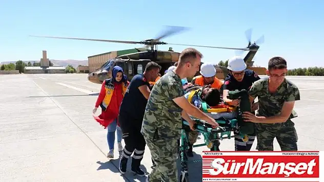 Kayalıklardan düşen vatandaş askeri helikopterle hastaneye sevk edildi