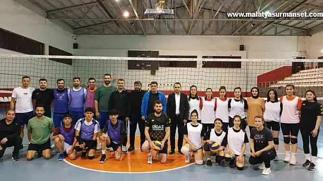 Kaymakam Partal voleybol sporcularına moral verdi