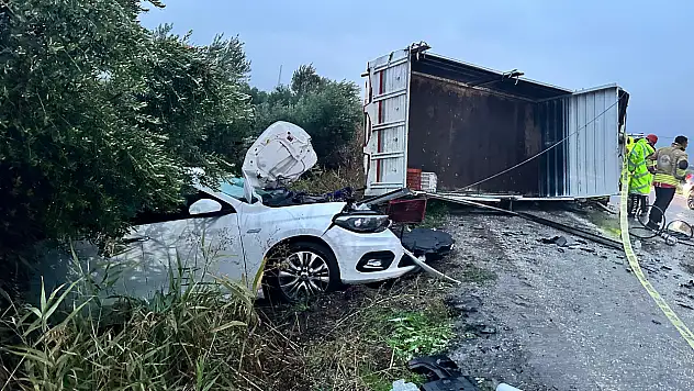 Kontrolden Çıkan Kamyonet Karşı Şeride Geçti 2 Ölü 3 Yaralı