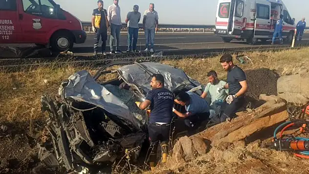 Kontrolden Çıkan Otomobil 2 Can Aldı 3 Kişi Yaralandı