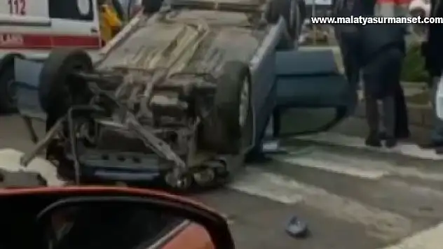 Kontrolsüz kavşağa giren araç takla attı: 1 yaralı