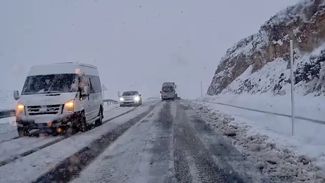 Kubbe Dağı beyaza büründü