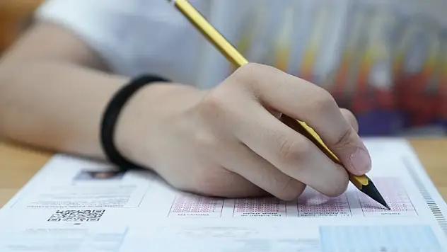 LGS'de 719 Öğrenci Tam Puan Aldı! Türkiye'nin Parlayan Yıldızları Kimler?