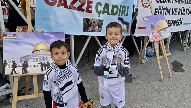 Mahalle sakinlerinden Gazzeli çocuklara anlamlı destek