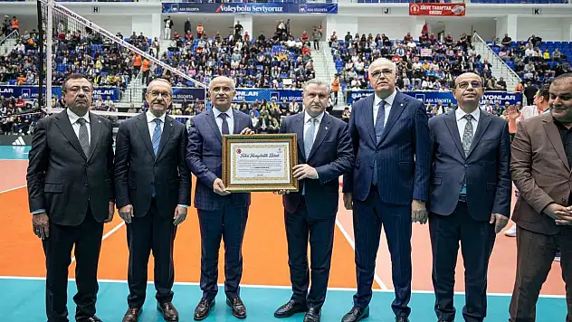 Malatya'da Bakan Bak'a hemşehrilik beratı