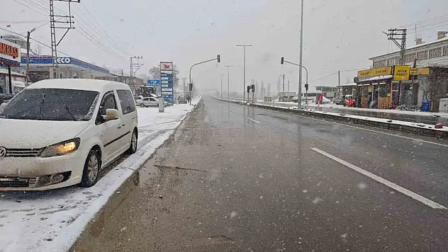 Malatya'da Gürün-Pınarbaşı yolu yoğun kar nedeniyle trafiğe kapatıldı
