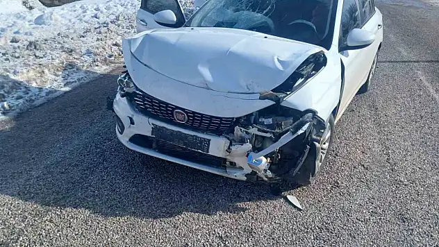 Malatya'da iki otomobil çarpıştı: 3 yaralı