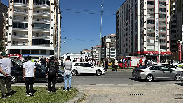 Malatya'da kamyonet yayalara çarptı 3 yaralı