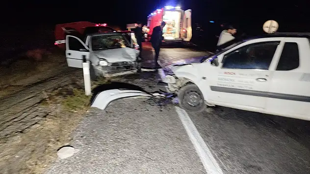 Malatya'da otomobiller kafa kafaya çarpıştı 2 yaralı