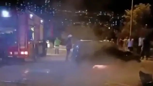 Malatya'da park halindeki araç bir anda alev aldı