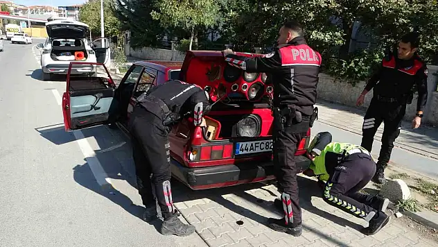 Malatya'da polisten kaçan araç kaza yaptı İçinden ne çıktı?