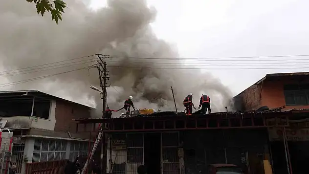 Malatya'da sanayi sitesindeki yangın kontrol altına alındı