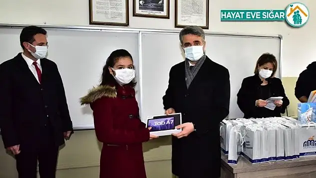 Malatya'da tablet dağıtımına başlandı