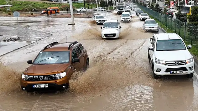 Malatya'da Yağmurla Gelen Trafik Çilesi
