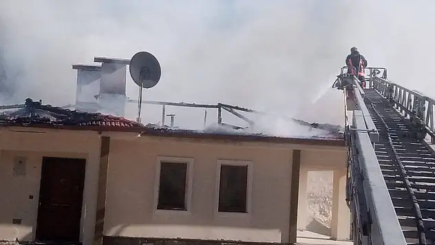 Malatya'da yapımı süren köy evinde yangın