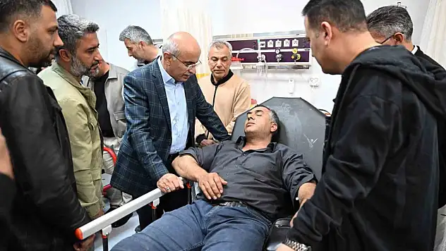 Malatya'da yol yapım ekibini taşıyan minibüs kaza yaptı: 4 yaralı