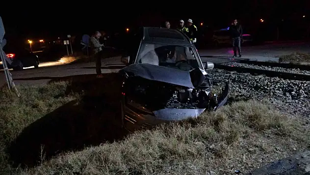 Malatya'da Yük Treni Otomobile Çarptı: 5 Yaralı