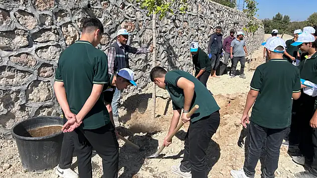 Malatya Fethi'nin yıl dönümünde yüzlerce fidan toprakla buluştu