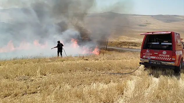 Malatya'nın 2 ilçesinde çıkan anız ve bahçe yangınları söndürüldü