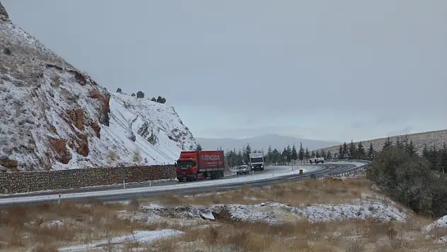 Malatya'nın Darende ilçesine mevsimin ilk karı düştü