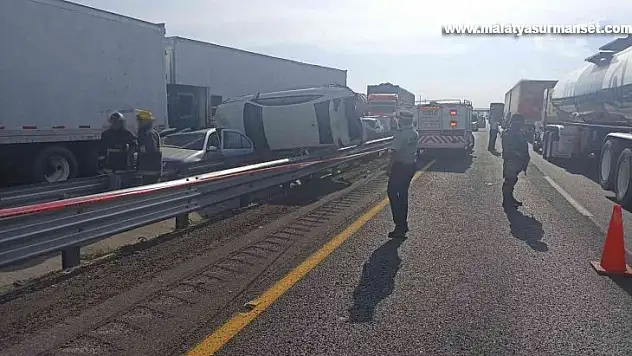 Meksika'da en az 20 araç birbirine girdi: 2 ölü, 40 yaralı
