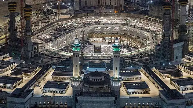 Milyonlarca Hacı Kabe'den Veda Tavafıyla Ayrılıyor