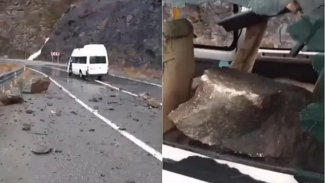 Minibüsünün Üzerine Kaya Düştü: 3 Yaralı