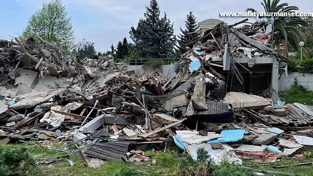 Münevver Karabulut'un vahşice katledildiği villa yıkıldı
