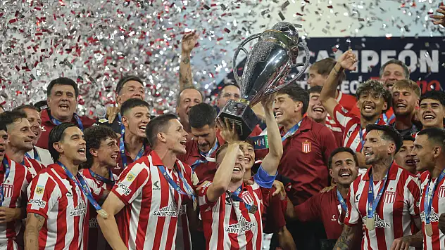 Muslera kurtardığı penaltılarla Estudiantes'e şampiyonluğu getirdi