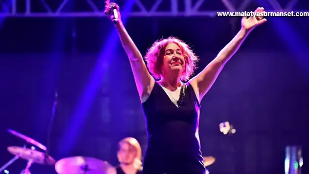 Nazan Öncel Moda Kayıkhane'de